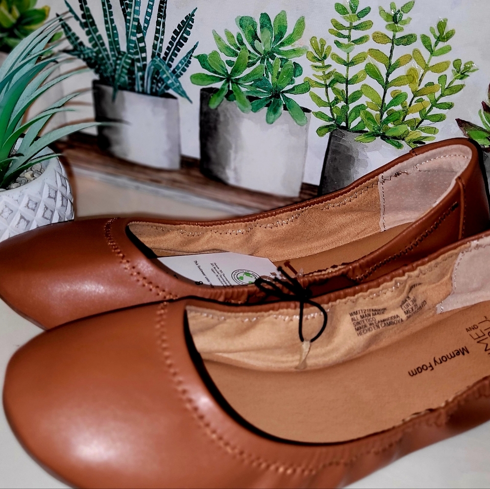 NWT Camel Colored Bailey style shoes Sz. 8 womens